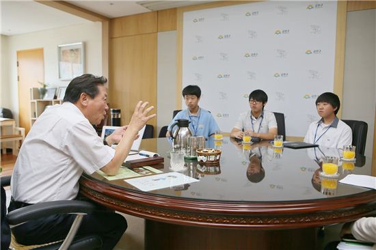 차성수 금천구청장과 중학생들 대화 