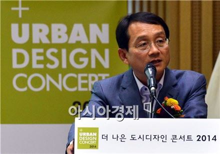 이세정 아시아경제 대표이사 사장이 19일 서울시청 대회의실에서 열린 '더 나은 도시디자인 콘서트 2014'에서 환영사를 하고 있다.