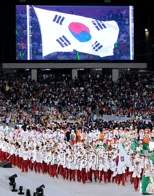 [포토]선수단 입장하는 대한민국