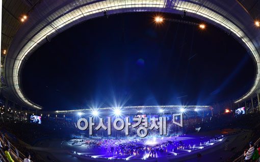 [포토]인천아시아드주경기장을 장악한 싸이 