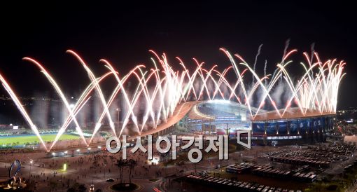 [포토]2014 인천 아시아경기대회 개막을 알리는 화려한 불꽃 축제