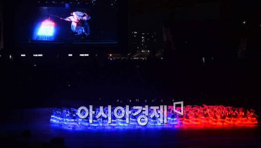 [포토]화려한 퍼포먼스, '청사초롱'