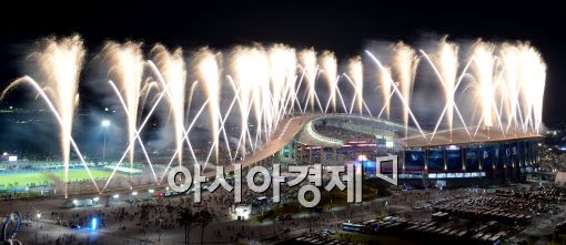[포토]인천아시아드주경기장, 불꽃과 함께