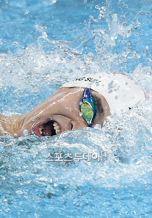 쑨양, 박태환과 '치열한 접전' 끝에 자유형 400m 예선 1위
