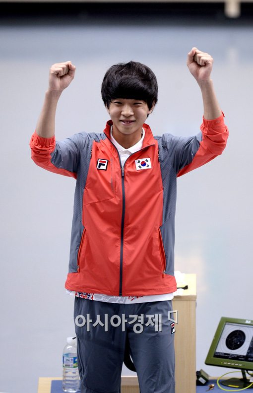 [포토]남자 사격 김청용,'내가 금메달 땄다!'