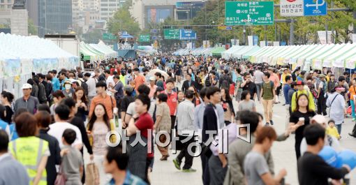 [포토]시민들로 가득한 세종로 차도