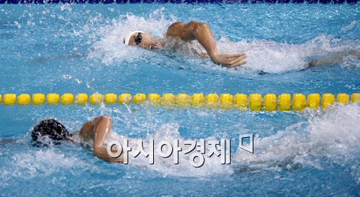 [포토]일본 하기노에게 추월 당하는 박태환