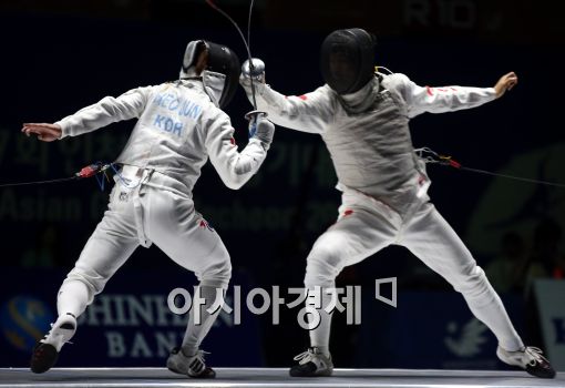 [포토]펜싱 남자 플뢰레 개인전 결승, 접전