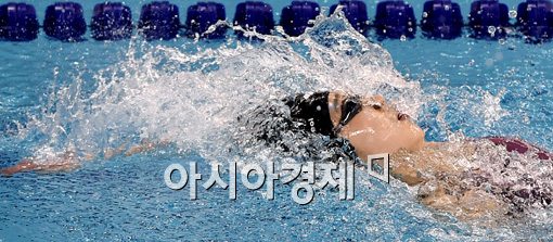 [포토]여자 배영 50m 박한별의 역영