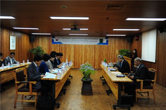 한국-알제리 산림협력위원회 회의 모습