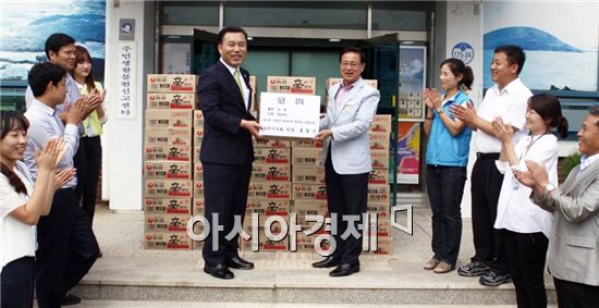 “어려운 주민들에게 사랑의 라면을”