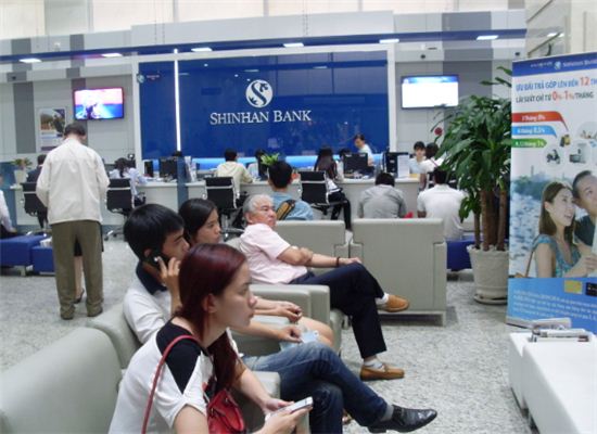 신한베트남銀 영업력, HSBC보다 '한수 위'