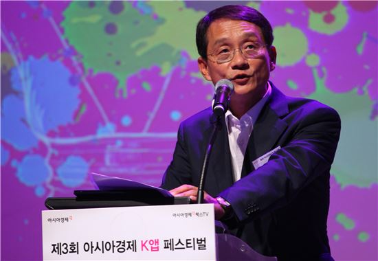 이세정 아시아경제신문 대표이사가 24일 서울 광화문 올레스퀘어에서 열린 ‘제3회 K앱 페스티벌’에서 개막사를 전하고 있다.
