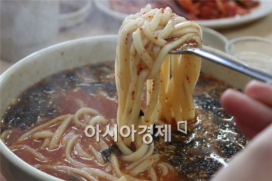 "단골 만들려고…" 中 '마약국수' 식당 주인의 변명