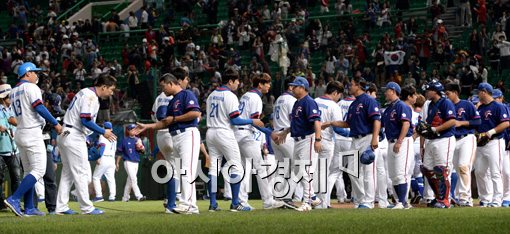 [포토]대만에 10-0 콜드승 거둔 야구대표팀