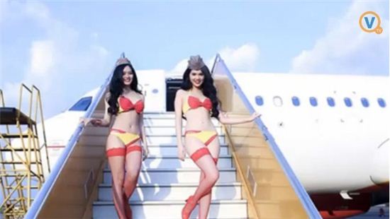 베트남 항공사, '속옷차림' 스튜어디스 성 상품화 논란…가터벨트에 망사 스타킹까지