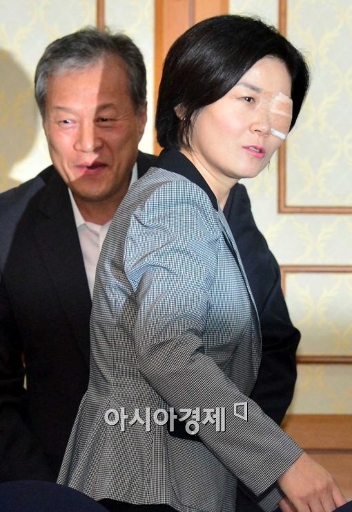 [포토]입장하는 김희정 장관