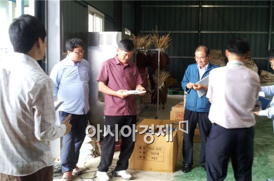 부안군농업기술센터(소장 하남선)는 작지만 강한 농업 육성과 농업인 애로사항 해결 등을 위해 경영마케팅 및 현장컨설팅을 진행했다.