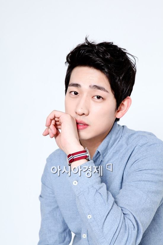 윤박 "얼떨결에 열애 고백‥뜨거운 반응 예상 못했다"(인터뷰)