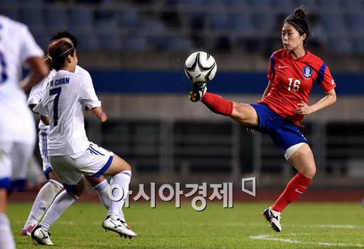 [포토]이영주,'태권축구에 겁먹었나?'