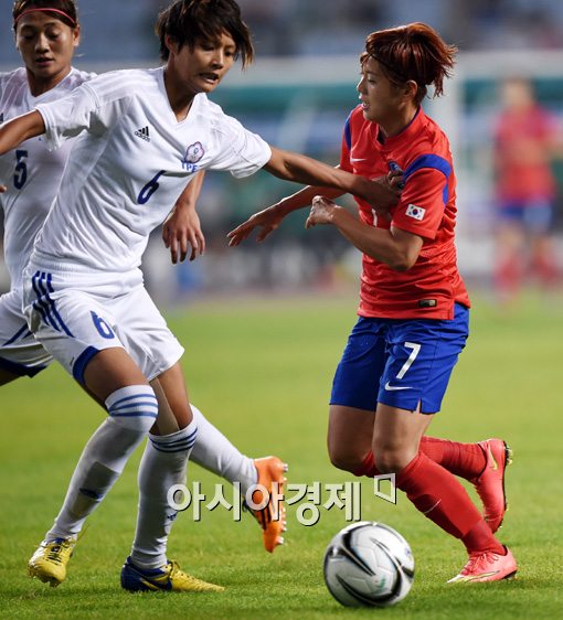 [포토]전가을,'도대체 어딜 만지는거야'