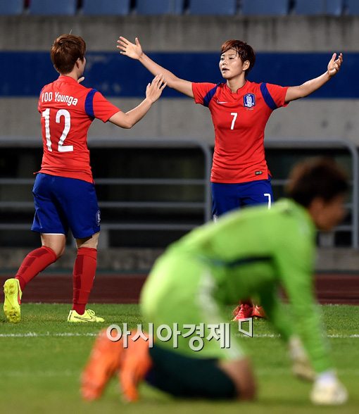 [포토]전가을-유영아,'우리가 첫 골 합작했어'