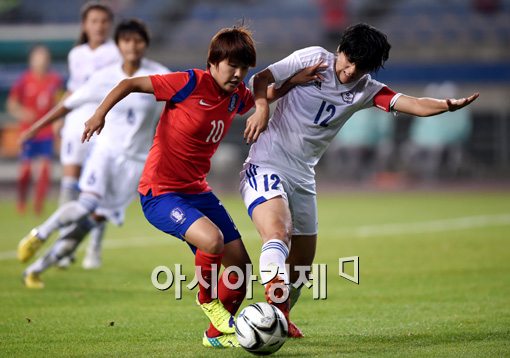 [포토]지소연,'저리 비켜'