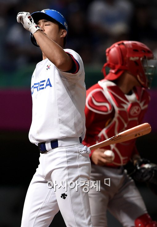 [포토]오재원,'만루찬스에서 삼진이라니..'