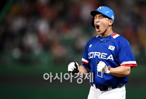 [포토]포효하는 손아섭,'쉽게 물러날 수 없지'