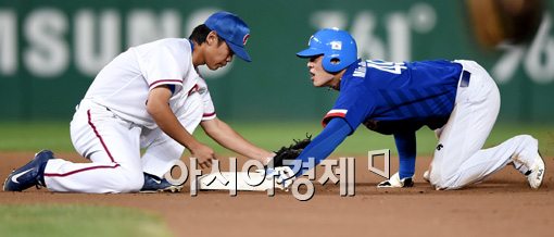 [포토]민병헌,'내가 먼저 왔거든!'