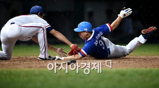 [포토]손아섭,'득점을 향한 집념'