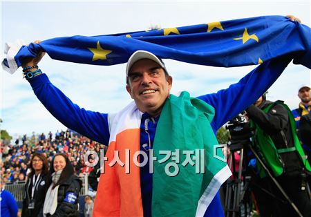 폴 맥긴리 단장이 라이더컵 최종일 유럽의 우승이 확정되는 순간 환호하고 있다. 사진=Getty images/멀티비츠 