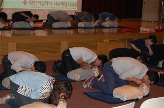 4분의 기적...도봉구 직원 대상 심폐소생술 교육 