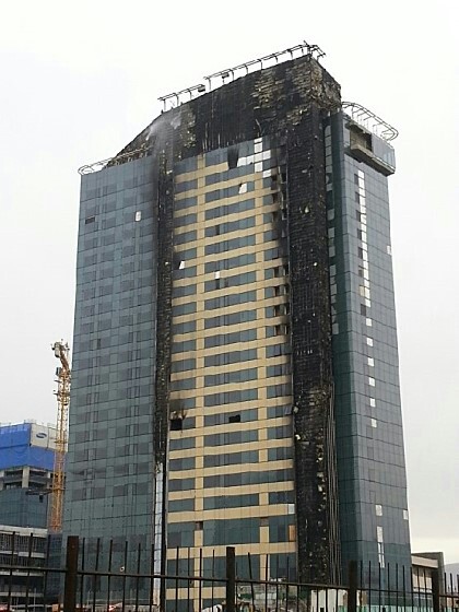 공사가 한창 진행 중인 몽골 울란바토르 샹그릴라호텔에 화재가 발생해 외벽 일부가 불에 탔다.