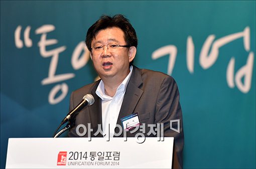이석 한국개발연구원(KDI) 연구위원이 9월30일 서울 남대문로 대한상공회의소에서 열린 '2014 통일포럼'에서 '북한경제 실태와 정책'에 대해 발표하고 있다. 