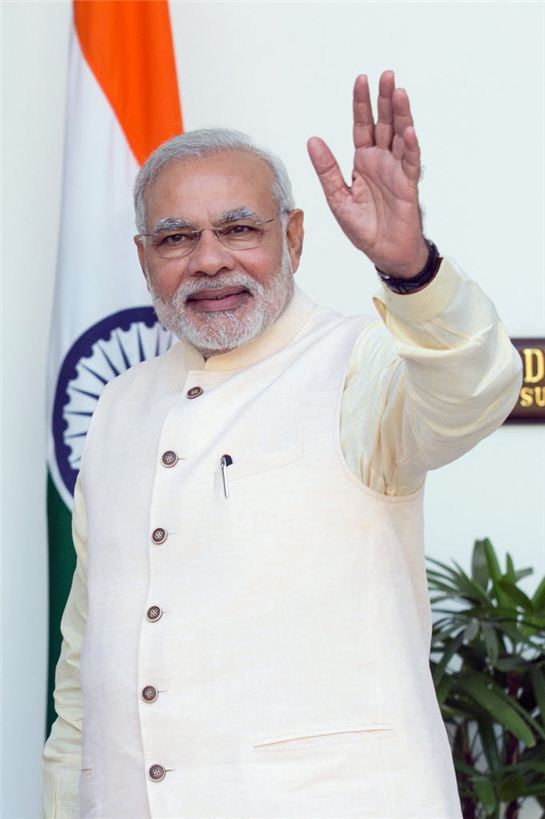 인도 모디 총리의 ‘격한 스킨십’… 친밀감 표시 넘어 의도적 연출?