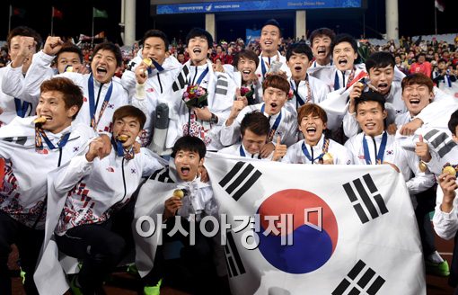 [포토]AG 축구대표팀,'28년만의 금메달이다!'