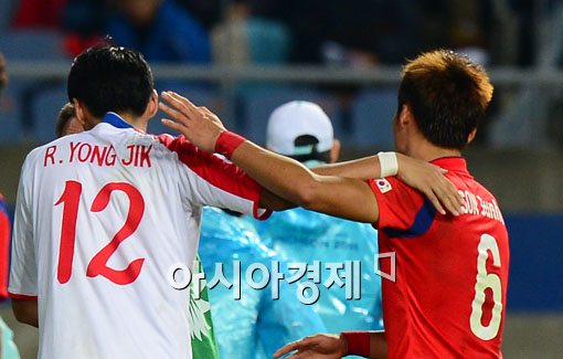 [포토]서로 다독이며 