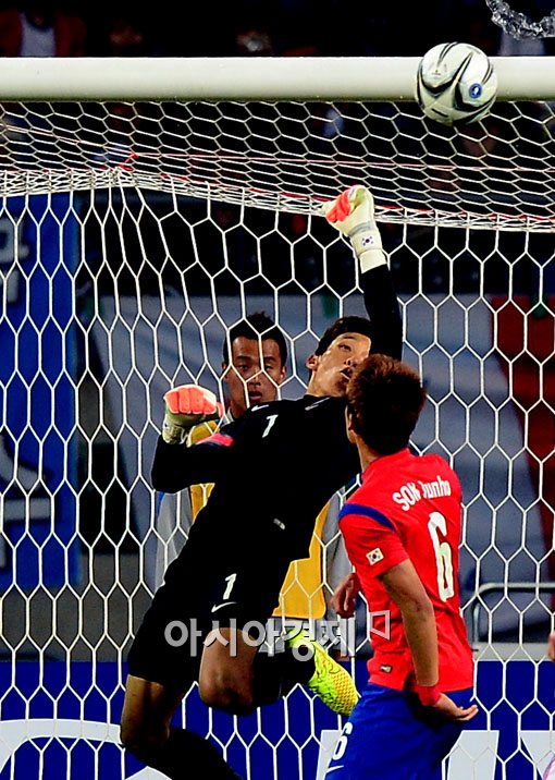 [포토]김신욱, '승규야, 형이 지켜보고 있다' 