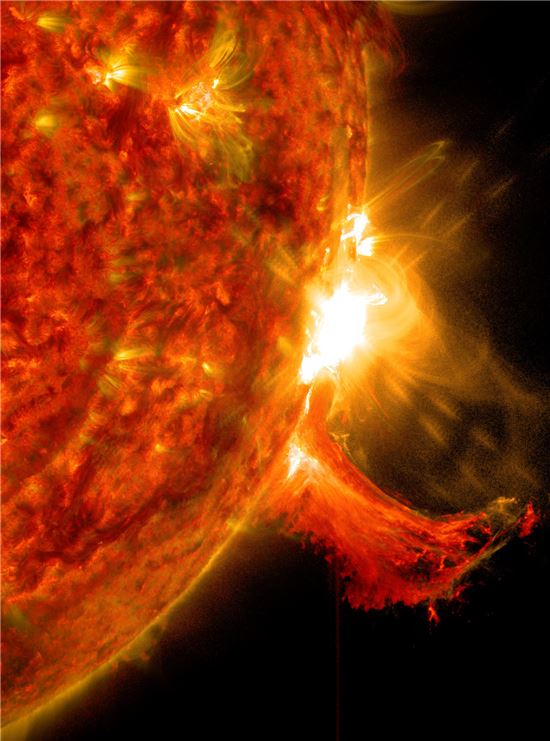 ▲"나는 폭발한다.". 태양 폭발의 일부분을 확대한 이미지[사진제공=NASA]