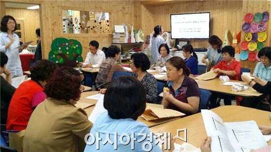 구례군이 가을철 발열성 질환인 쯔쯔가무시증 예방법에 대해 교육을 실시했다.