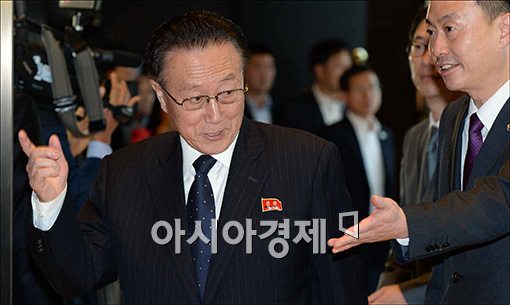 [포토]회담장 들어가는 김양건 北 통일전선부장