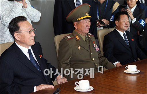 아시안게임 폐막식에 참석한 북한 측 최고위 실세 3인방