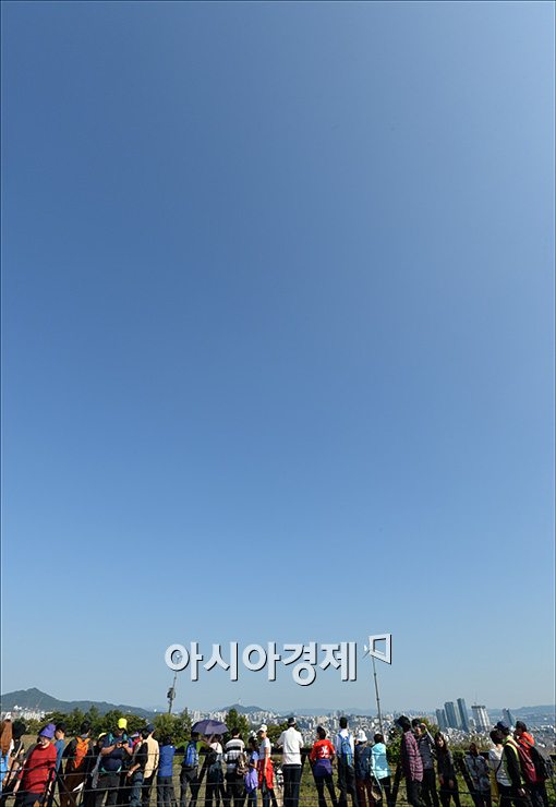[포토]구름 한 점 없는 푸른 가을하늘