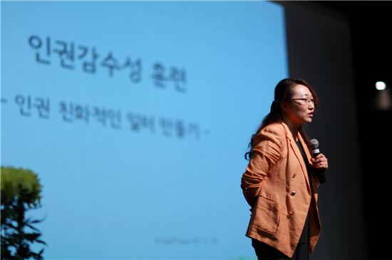 공무원 인권의식 높여 민원인 인권도 올려