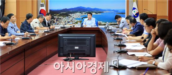  이준수 부군수 주재로 2015년 희망 완도 만들기 신규시책 보고회를 개최했다 .
