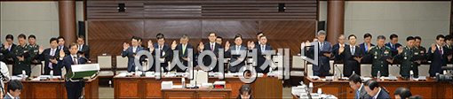 [포토]증인 선서하는 한민구 국방장관