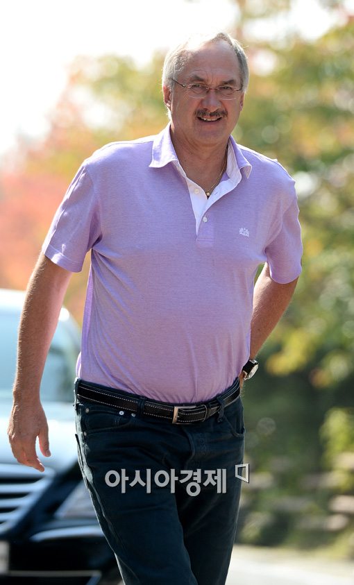 [포토]슈틸리케 감독,'파주 NFC는 처음이네'