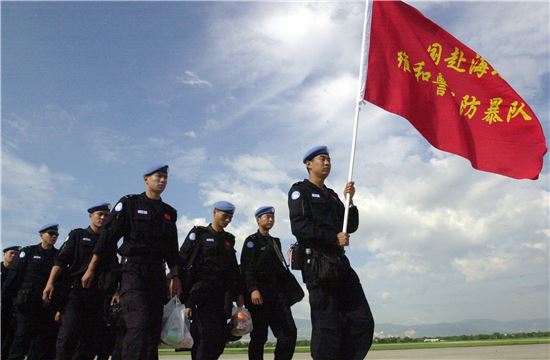 "일자리 보장하라" 中 국방부 찾은 '군인 시위대'