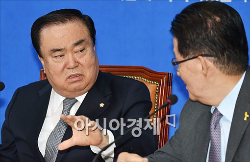 [포토]의견 나누는 문희상·박지원